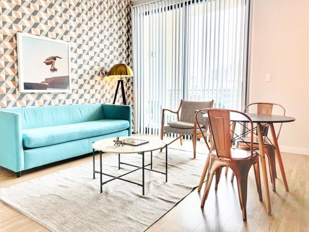 The Leo - One Bedroom W Private Balcony Apartment *
