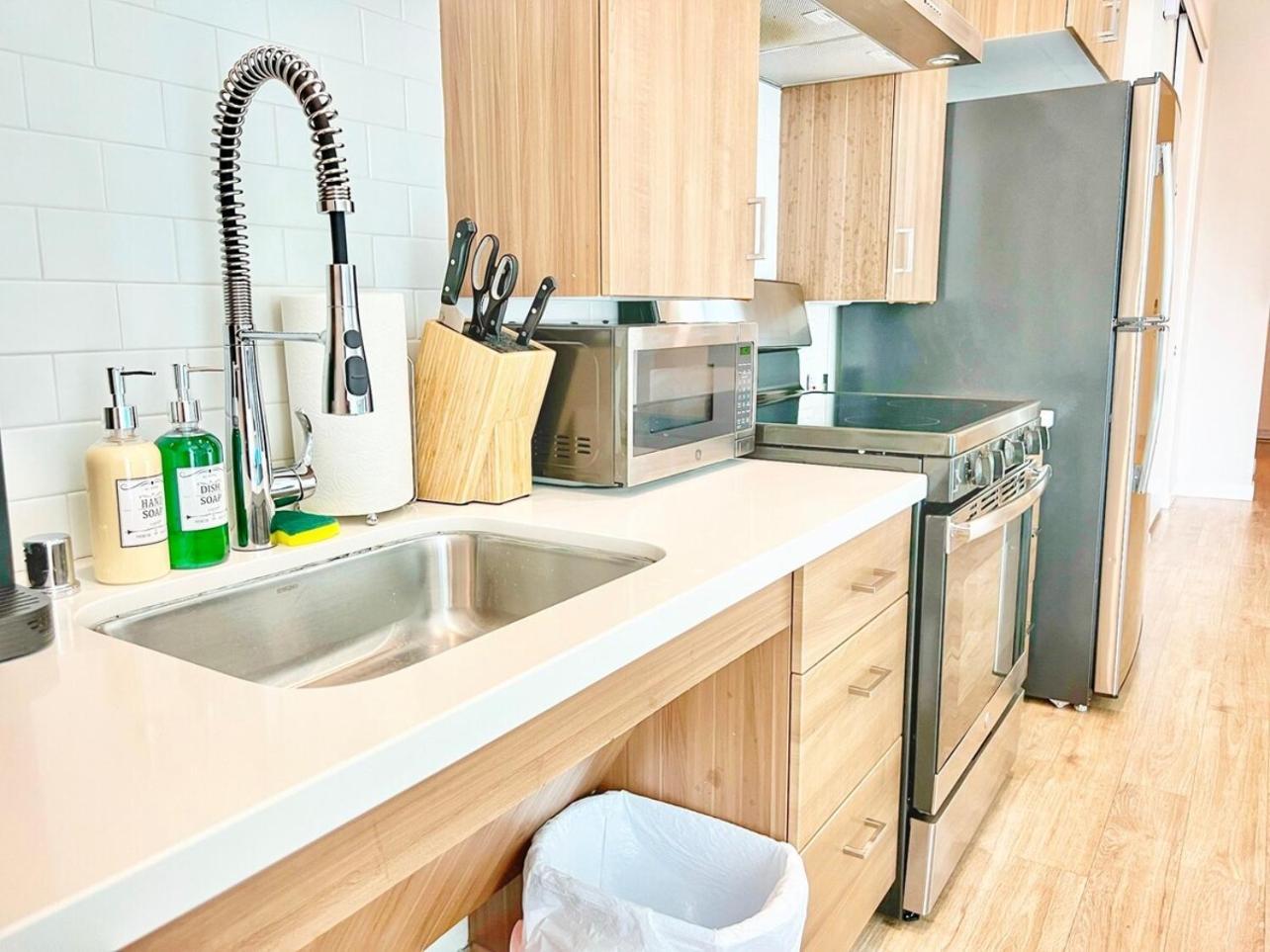 Apartment The Leo - One Bedroom W Private Balcony *