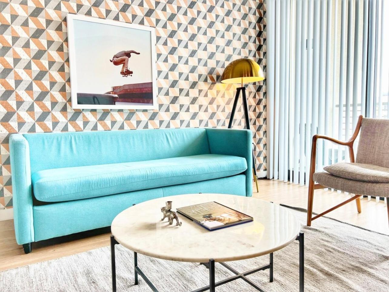 The Leo - One Bedroom W Private Balcony Apartment