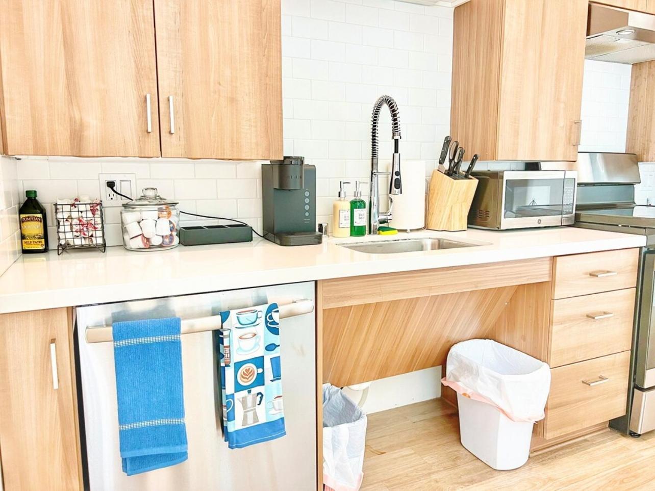 The Leo - One Bedroom W Private Balcony Apartment